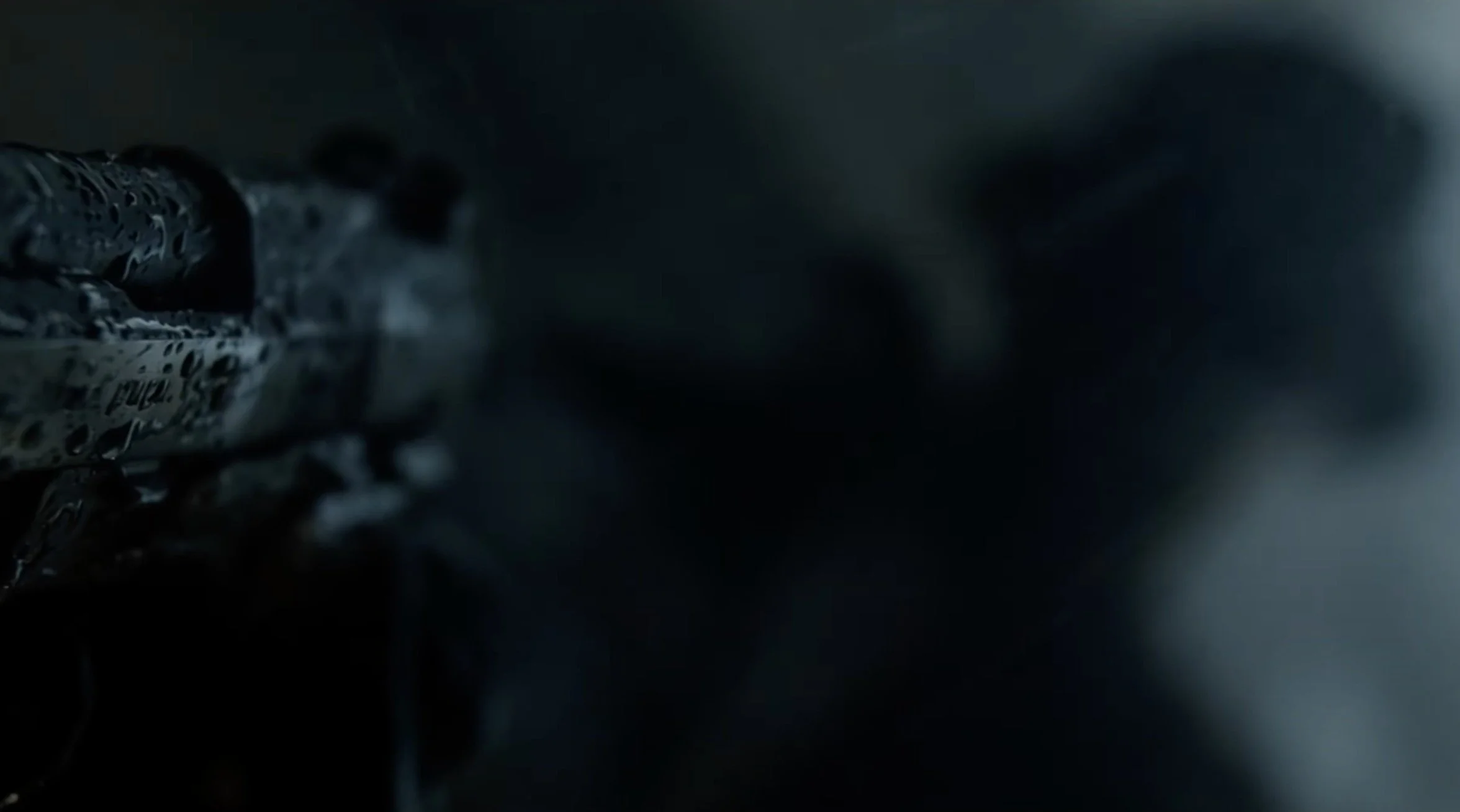 The video highlights David Fincher’s distinctive cinematic style